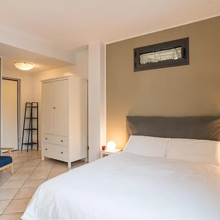 Guesthost - Spacious At 800 M From Borghi Station Lejlighed
