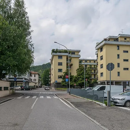 Guesthost - Spacious At 800 M From Borghi Station Apartament Como