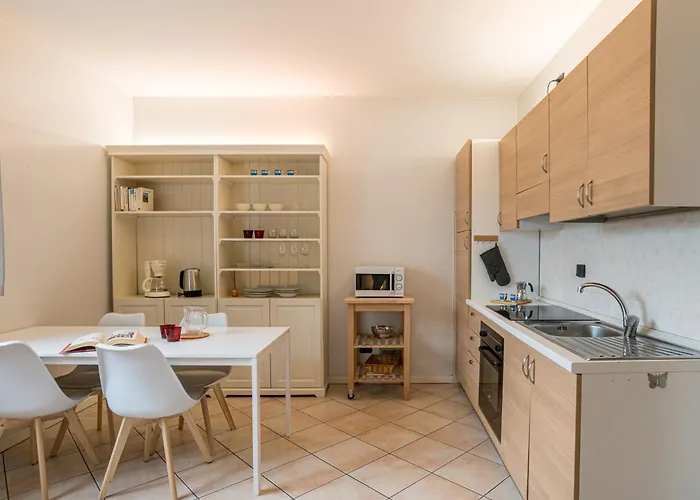 Apartament Guesthost - Spacious At 800 M From Borghi Station