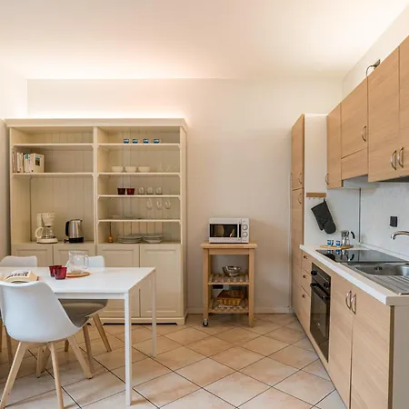 Apartment Guesthost - Spacious At 800 M From Borghi Station