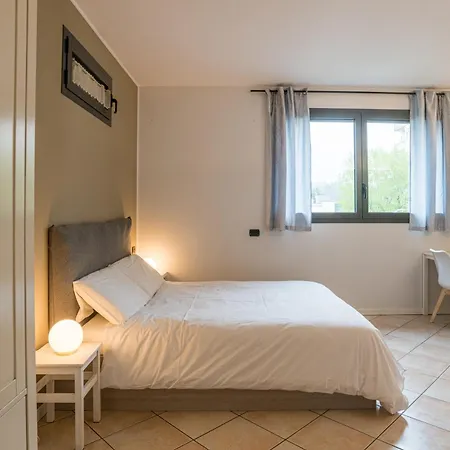 Apartment Guesthost - Spacious At 800 M From Borghi Station