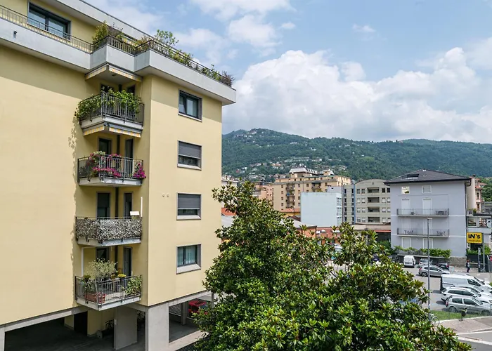 Guesthost - Spacious At 800 M From Borghi Station Como