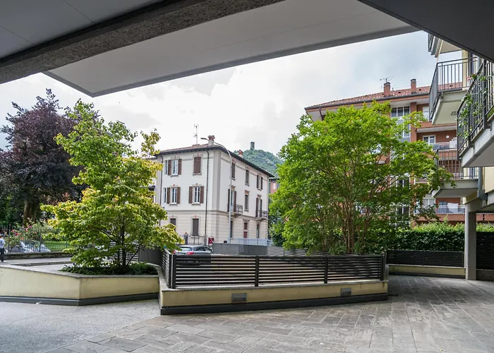 Guesthost - Spacious At 800 M From Borghi Station * Como